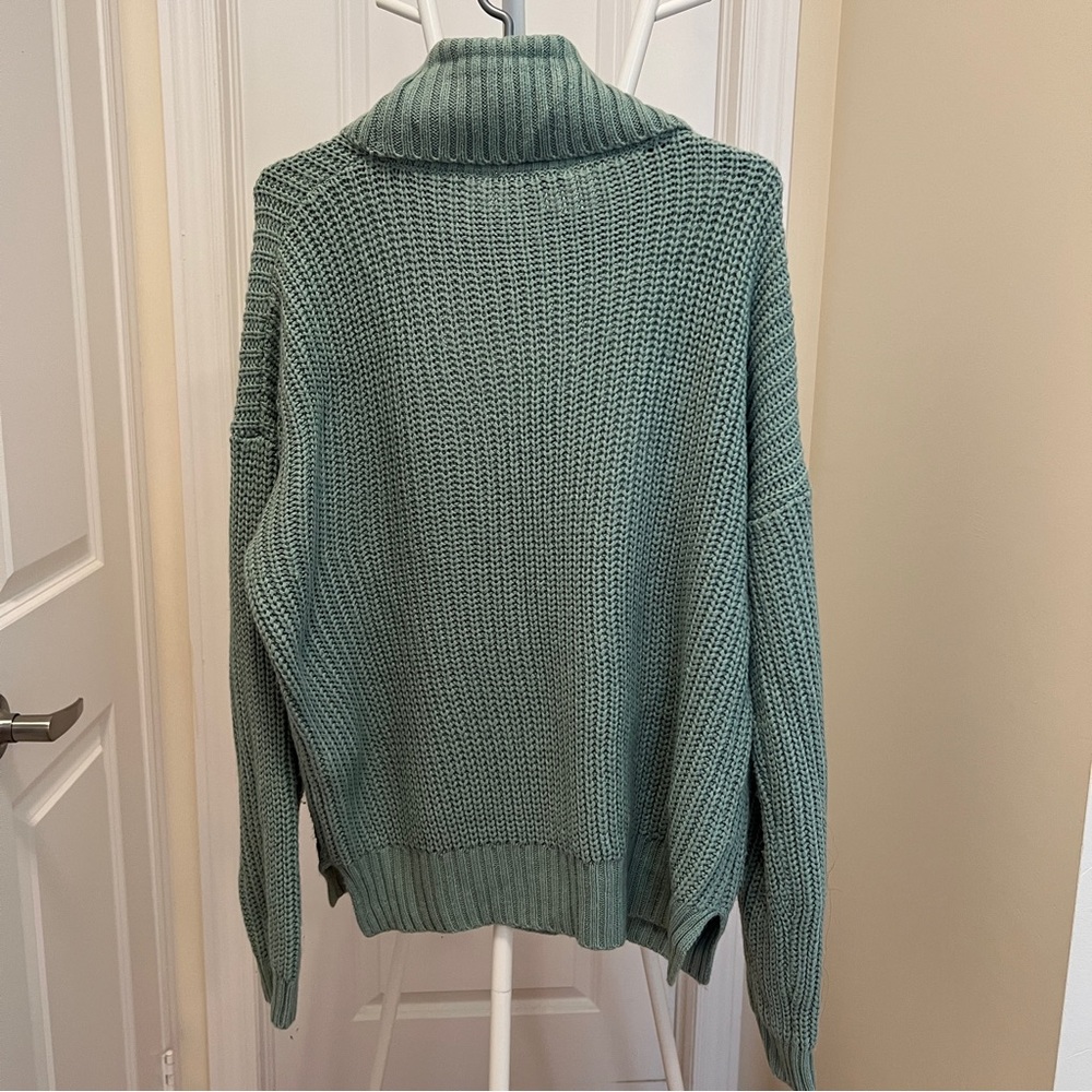 H&M sweater - Picture 3 of 3